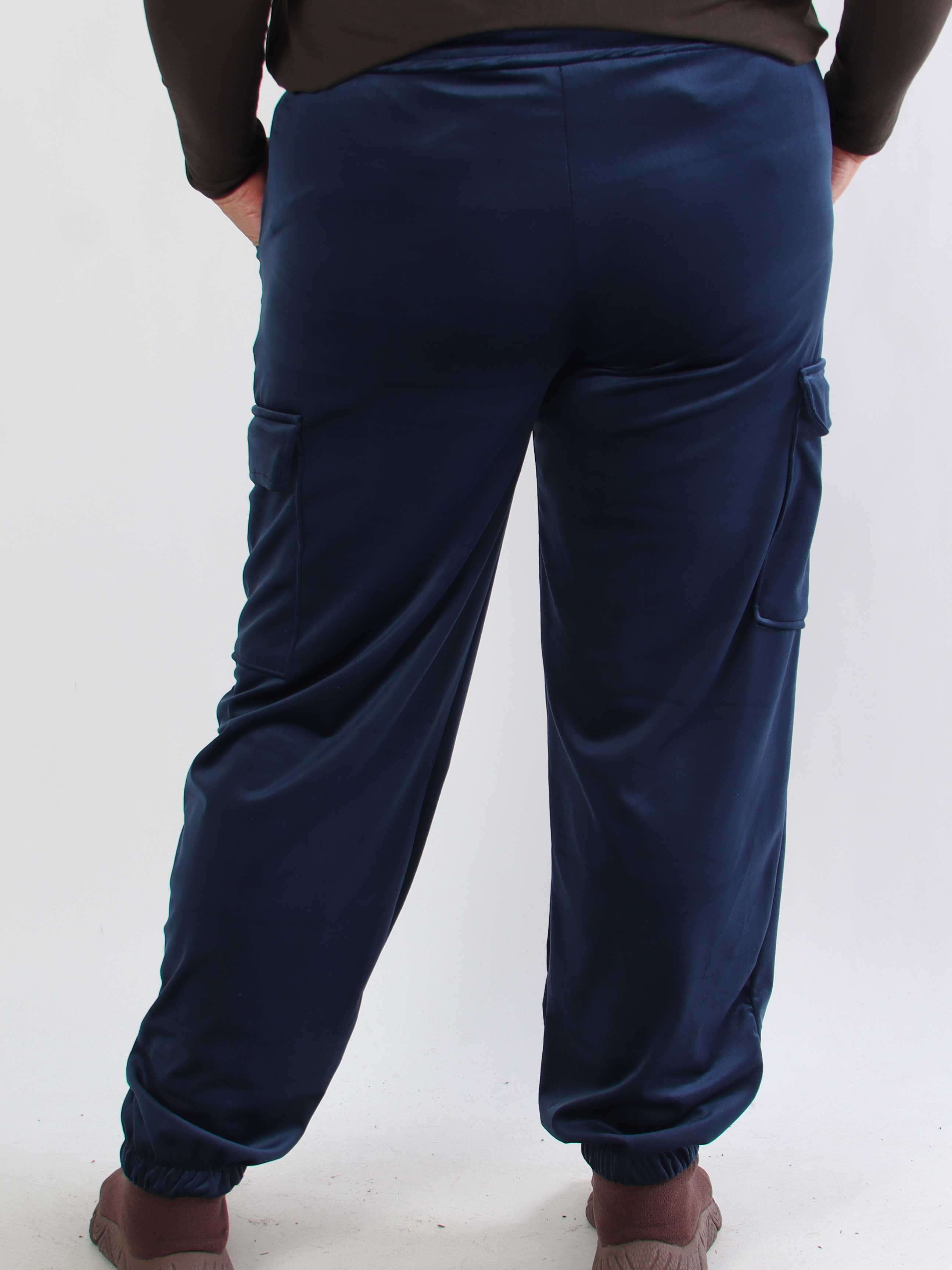 Pippa - Bløde plus size cargobukser i velour